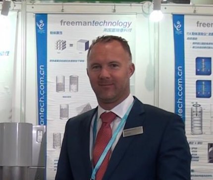 �Կ͑��錧���Լ��g����A��ֻ�龫���󾫡����LӢ���������Ƽ���˾���¿�����Tim Freeman