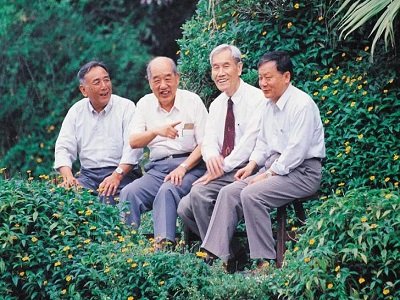 ���w�����������W�������c�����