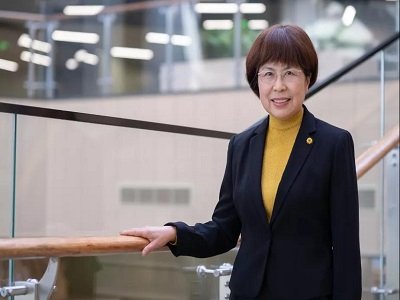 ���όW(xu��) Ů�ƌW(xu��)��ح𮽭��(sh��)�(y��n)�����δ�ƽ���ڣ������K�c(di��n)��Ŭ��ǰ�У�