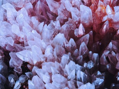 �����²Ķ��أ���(y��u)�|(zh��)���}ʯӢ�V��(j��ng)�^����(x��)�ӹ��c�ἃ�V�����ڰ�������댧(d��o)�w�I(l��ng)��ԭ���ϵĺܶ��I(l��ng)��