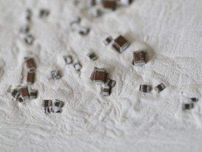 ���ҡ����a�÷۲ġ�֮���ɲ���MLCC������^����