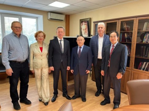 ���϶����L����L�����_˹��У������Ժ��