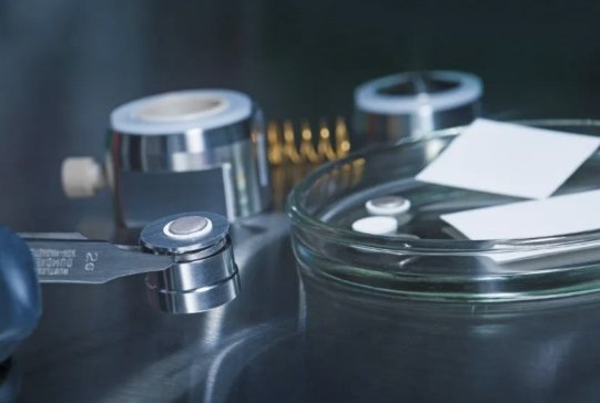 �͑�����|���ڶ�����������Fraunhofer IKTS�̑B늳��о�