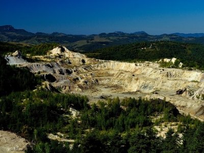 �ܽ^��ϡ��֮ʹ����ʯī�a(ch��n)�I(y��)ؽ��ӏ�(qi��ng)�аl(f��)Ͷ���c���P(gu��n)