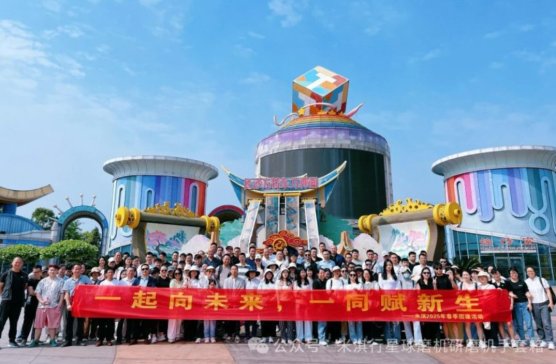 ���ľ������g��ͬ�У���俌��l���؈F��֮�ÈA�M�չ٣�