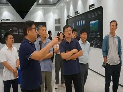 �����ߡ��������}���Pע���l��ί�{�к��������A���}���a�I朼��Ŀ�Gɫ�D�ͳɹ�