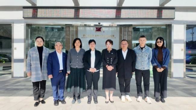 ���A�hί��ӛ�����һ���W�R�f(xi��)���h(hu��n)���{(di��o)�У���̽�����C(j��)��