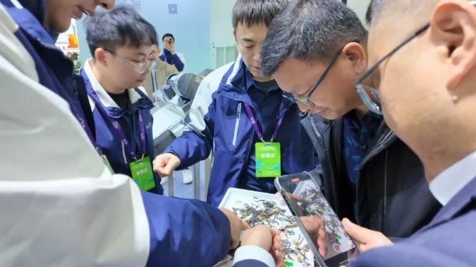 082501_642451_gsdt.png 082501_642451_gsdt.png